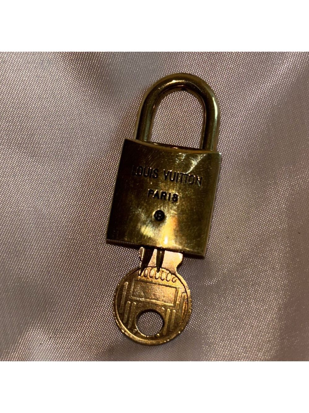 Rarer #220 Louis Vuitton Gold Padlock & Key - 200 Series - Picture 4 of 7
